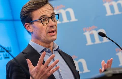 The moderates' economic spokesperson Ulf Kristersson is concerned that the low interest rate situation will continue.